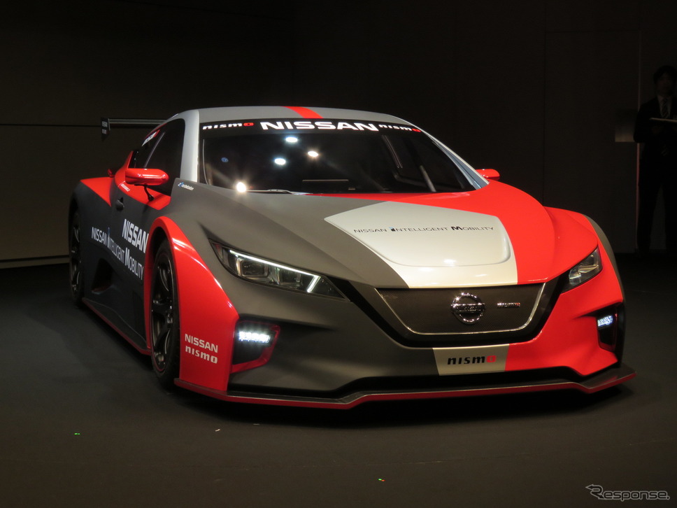 こちらは「NISSAN LEAF NISMO RC」。《撮影 遠藤俊幸》