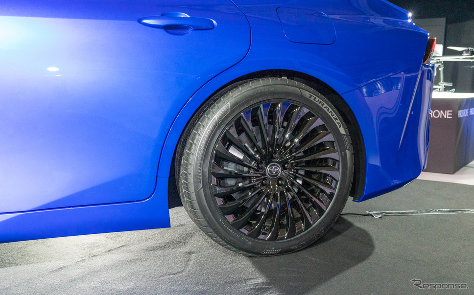 245/45R20のタイヤを装備。販売モデルでもこのサイズを採用したいと、心強い返答が。《撮影 関口敬文》