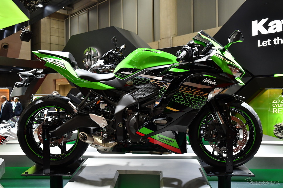 カワサキ Ninja ZX-25R(東京モーターショー2019)《撮影 青木タカオ》