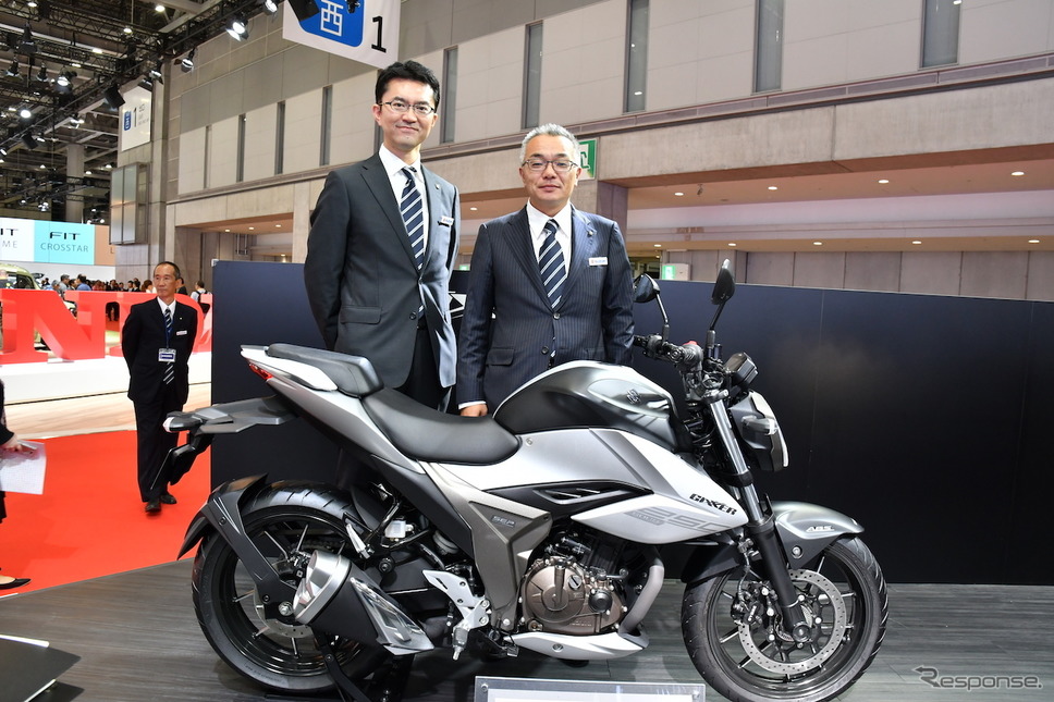 チーフエンジニアの野尻哲治氏(写真右)と、エンジン設計担当者の森 公二氏。《撮影 青木タカオ》