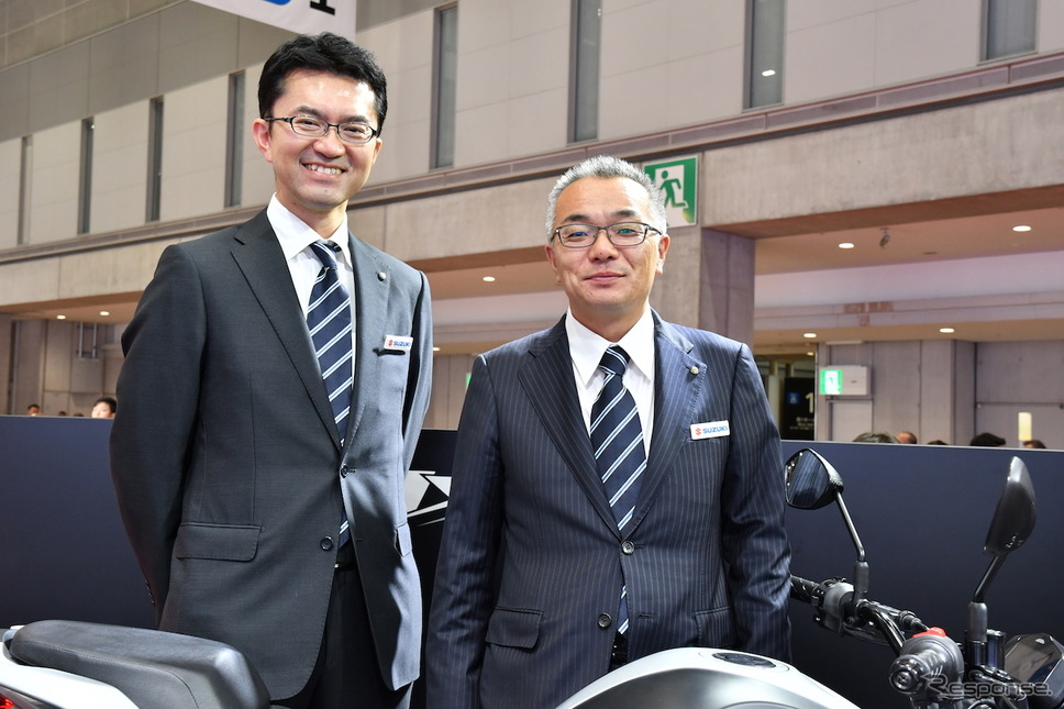 チーフエンジニアの野尻哲治氏(写真右)と、エンジン設計担当者の森 公二氏。《撮影 青木タカオ》