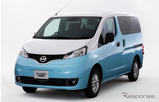 NV200バネット マルチベッドワゴン ツートーンカラー 安全装備採用《画像：日産車体》