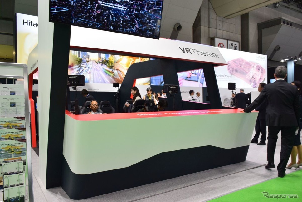 VRシアター:リスク予測機能の自動運転を疑似体験《撮影 中尾真二》