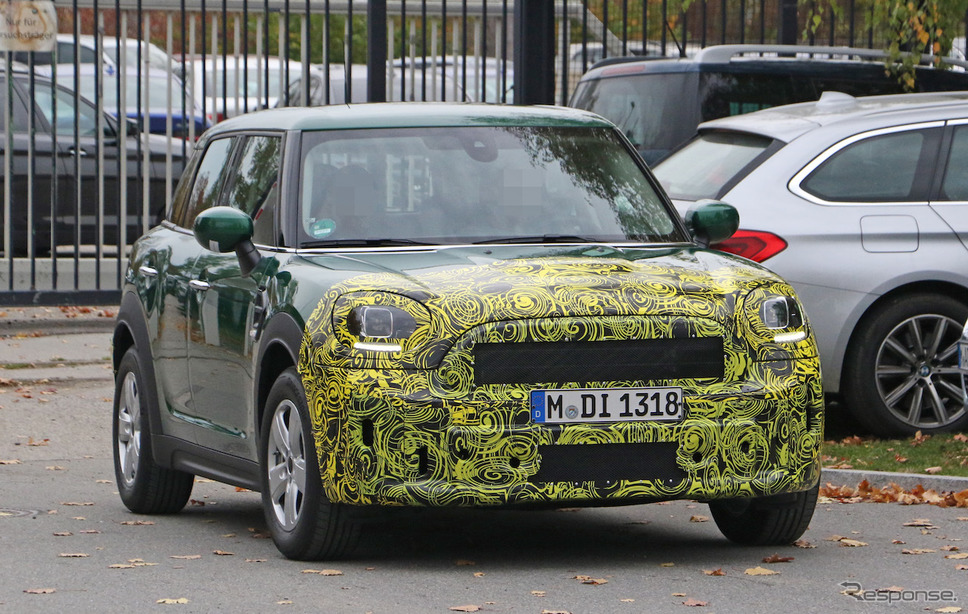 MINI クロスオーバー 改良新型(スクープ写真)《APOLLO NEWS SERVICE》