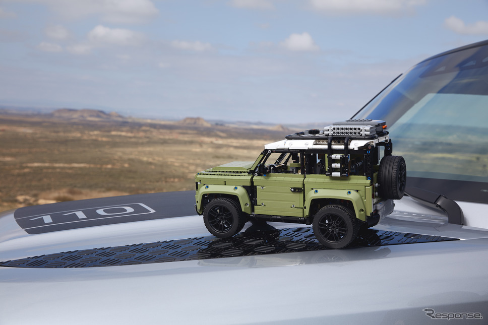 LEGO Technic Land Rover Defender《photo by Land Rover》