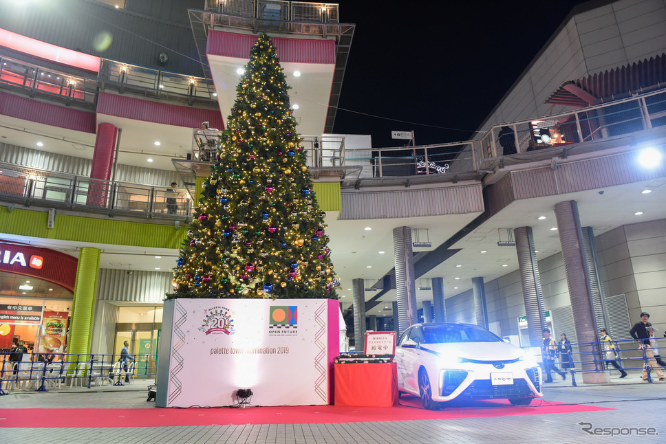 Welcome HEART TREEとトヨタMIRAI《写真 東京モーターショーPR事務局》