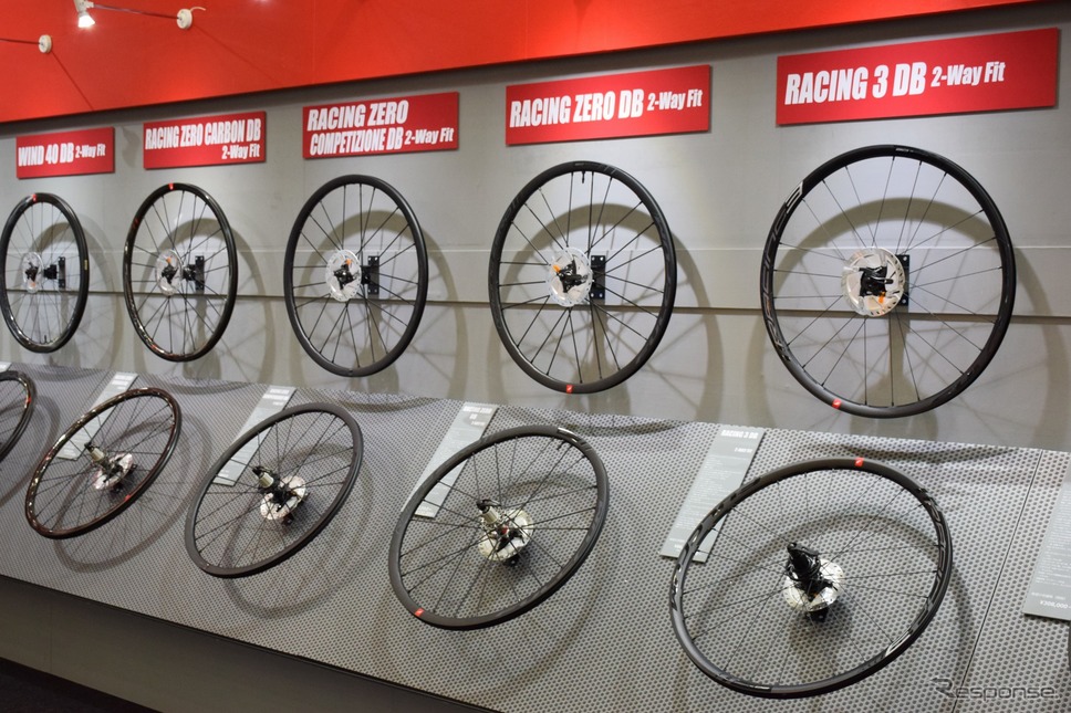自転車のホイールだけでも展示される。写真はイタリアのフルクラム《撮影 釜田康佑》