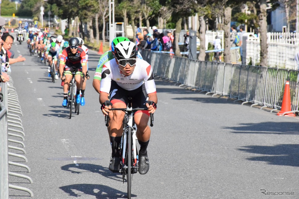 サイクルモードの会場を出てすぐにところではプロ選手による本格的なレースを開催《撮影 釜田康佑》