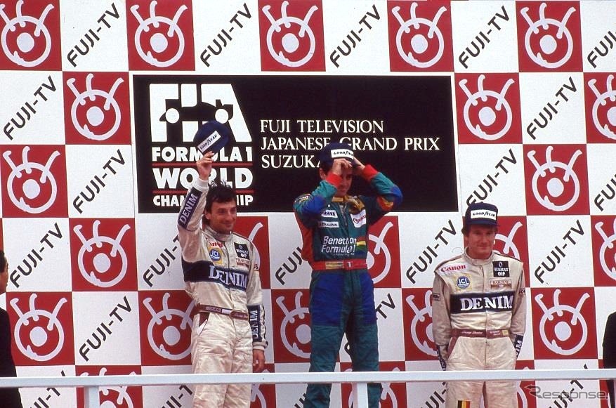 1989年F1日本グランプリ表彰台のティエリー・ブーツェン氏（向かって右）《写真 モビリティランド》