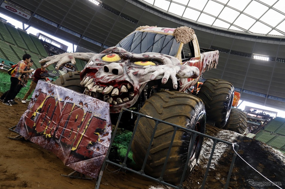 バリー・ムサワ選手が運転する「Zombi(ゾンビ)」《撮影 小林岳夫》