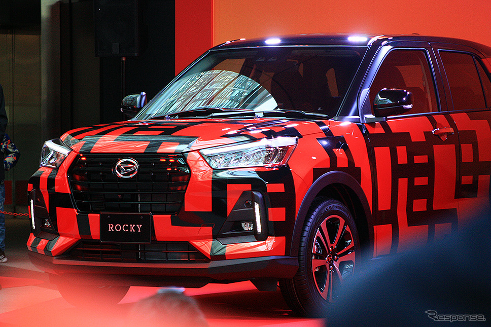ダイハツ 新型コンパクトSUV『Rocky』ロッキー CMに登場する窪田正孝が実車レポート生CMに挑戦《撮影 大野雅人(Gazin Airlines)》