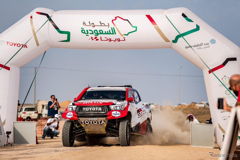 2019年アル・ウラ・ネオム・クロスカントリーラリーを走るアロンソ(トヨタHILUX)。《写真提供 TOYOTA》