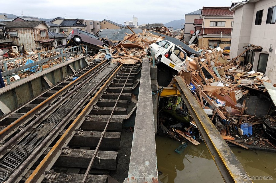 気仙沼市内(2011年3月21日)《photo (c) Getty Images》