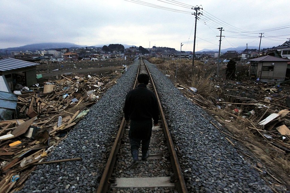 気仙沼市内(2011年3月21日)《photo (c) Getty Images》