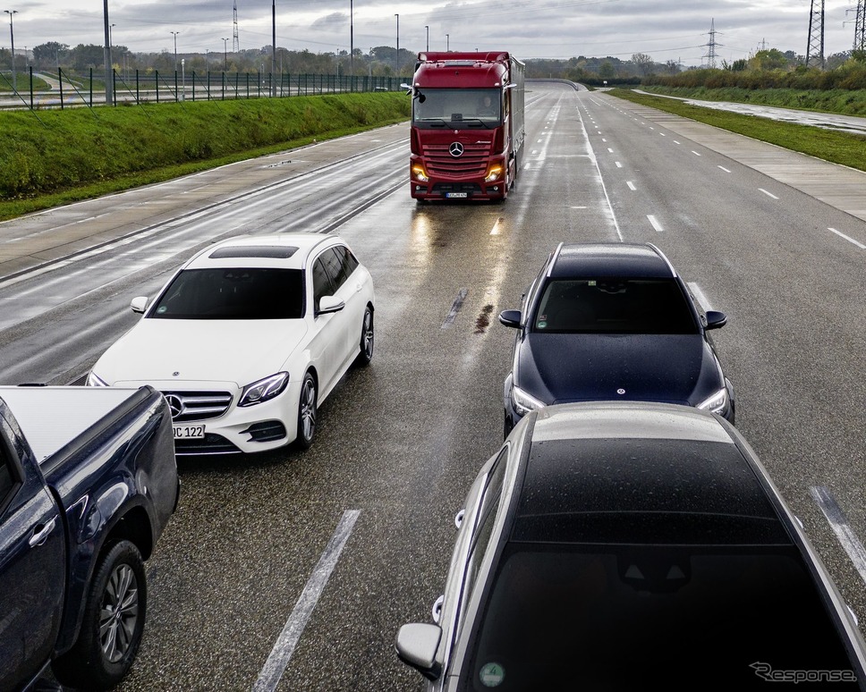 メルセデスベンツ・アクトロス新型のアクティブブレーキアシスト5《photo by Mercedes-Benz》