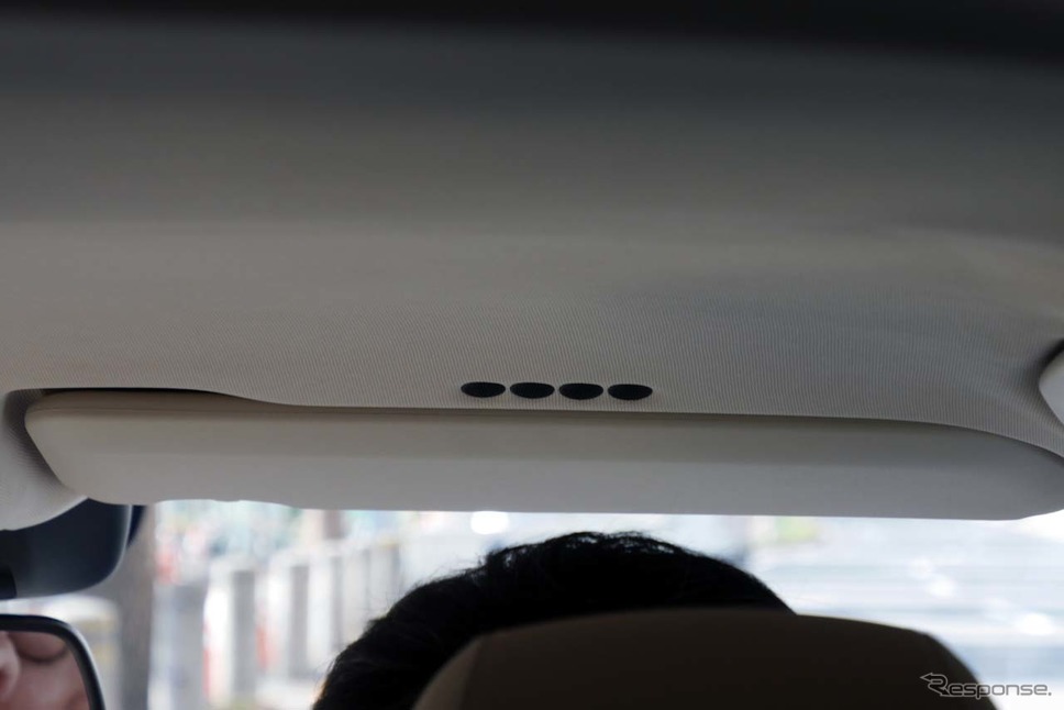 発話したコマンドは運転席にビルトインされたマイクで認識《撮影 会田肇》