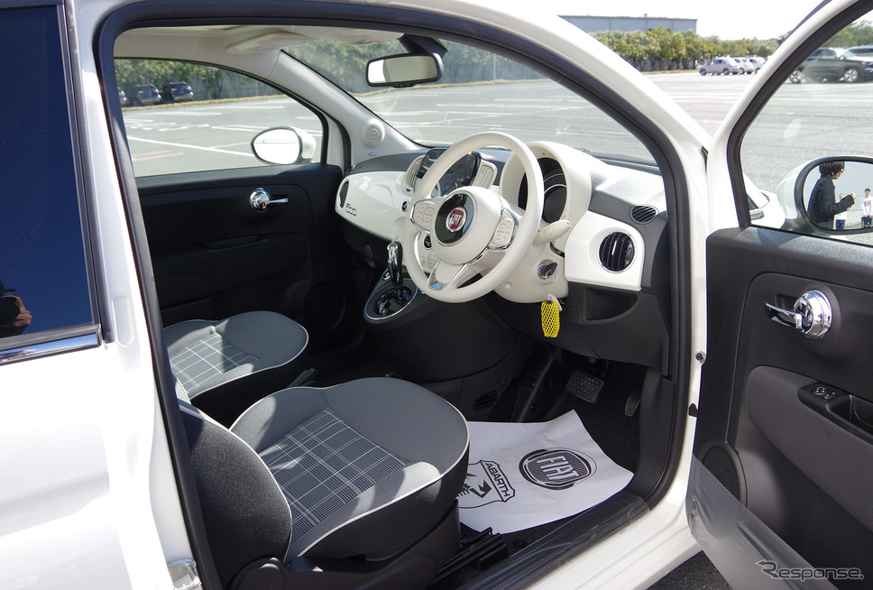 フィアット500 が累計輸入5万台を達成。写真は5万台目の車両「500 TwinAir Lounge」《撮影 宮崎壮人》