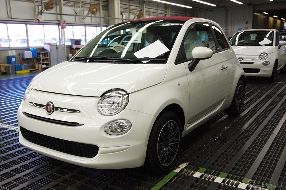 豊橋のFCAジャパン新車整備センターで整備を受けるフィアット500《撮影 宮崎壮人》