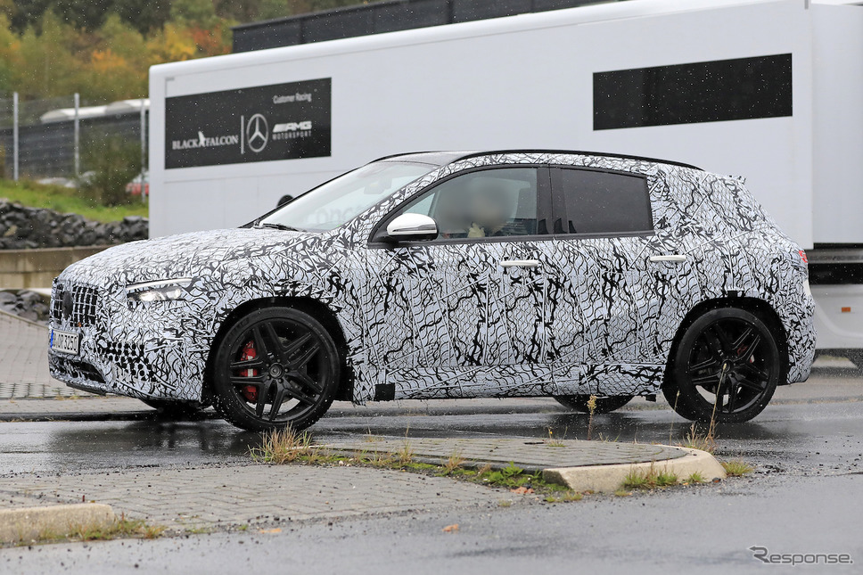 メルセデスAMG GLA45 開発車両(スクープ写真)《APOLLO NEWS SERVICE》