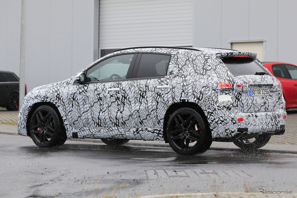 メルセデスAMG GLA45 開発車両(スクープ写真)《APOLLO NEWS SERVICE》