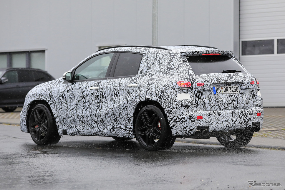 メルセデスAMG GLA45 開発車両(スクープ写真)《APOLLO NEWS SERVICE》