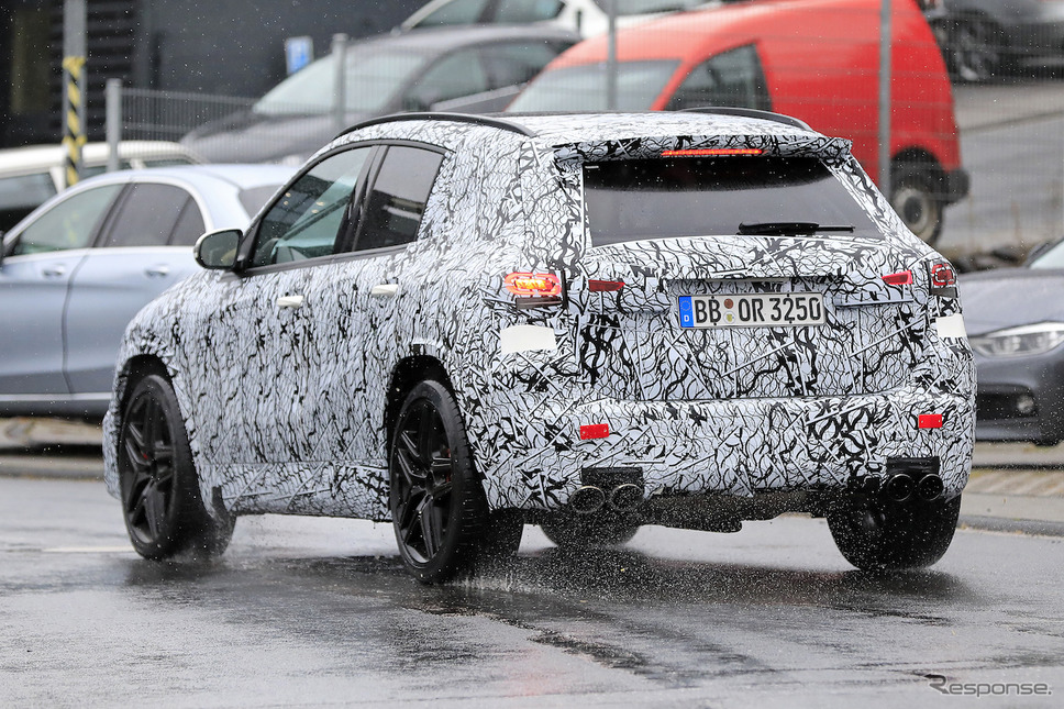 メルセデスAMG GLA45 開発車両(スクープ写真)《APOLLO NEWS SERVICE》