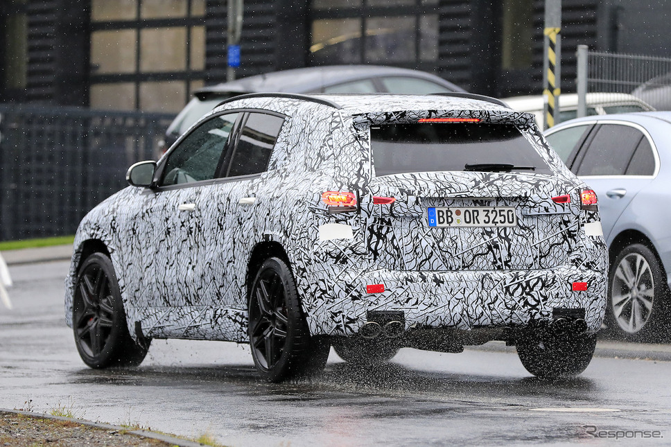 メルセデスAMG GLA45 開発車両(スクープ写真)《APOLLO NEWS SERVICE》