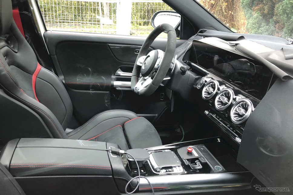メルセデスAMG GLA45 開発車両(スクープ写真)《APOLLO NEWS SERVICE》