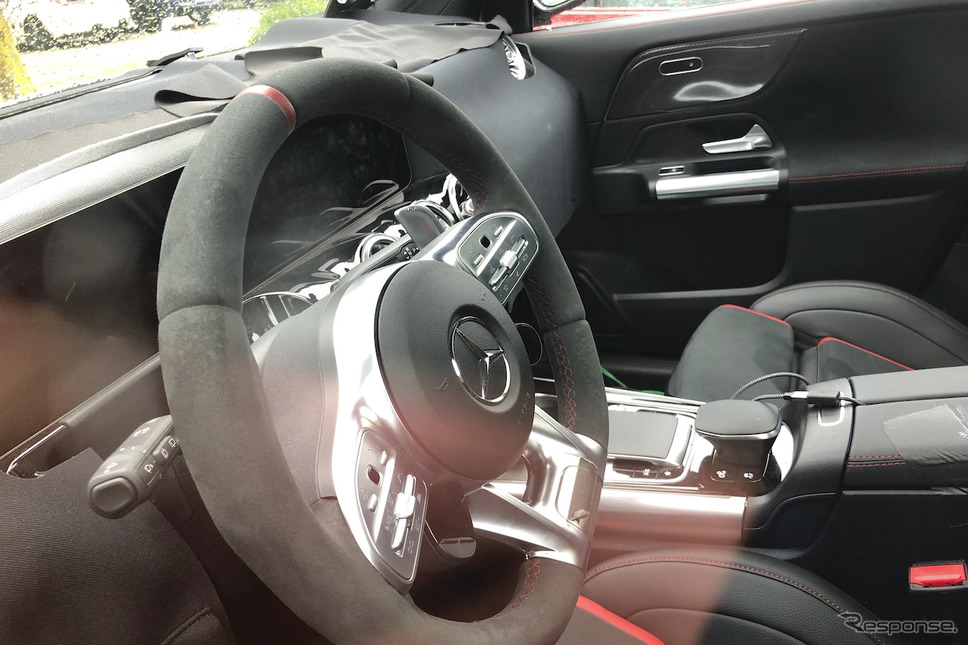 メルセデスAMG GLA45 開発車両(スクープ写真)《APOLLO NEWS SERVICE》