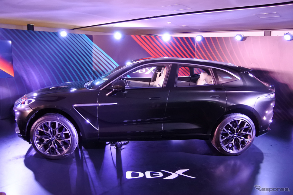 アストンマーティン DBX《撮影 小松哲也》