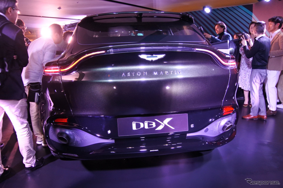 アストンマーティン DBX《撮影 小松哲也》