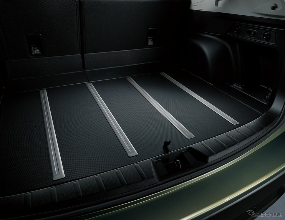 特別装備　撥水カーゴフロアボード（ラゲッジスムーザー機能付）《画像：SUBARU》