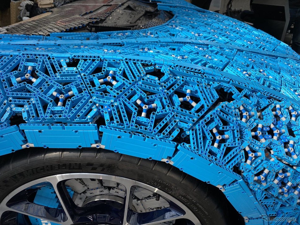 レゴが製作したブガッティ・シロンの実物大EVモデル（ロサンゼルスモーターショー2019）《photo by LEGO》