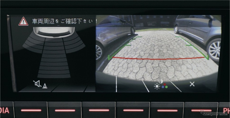 VW cross up! リヤビューカメラ“Rear Assist"、パークディスタンスコントロール(リヤ)、オプティカルパーキングシステム《画像:フォルクスワーゲングループジャパン》