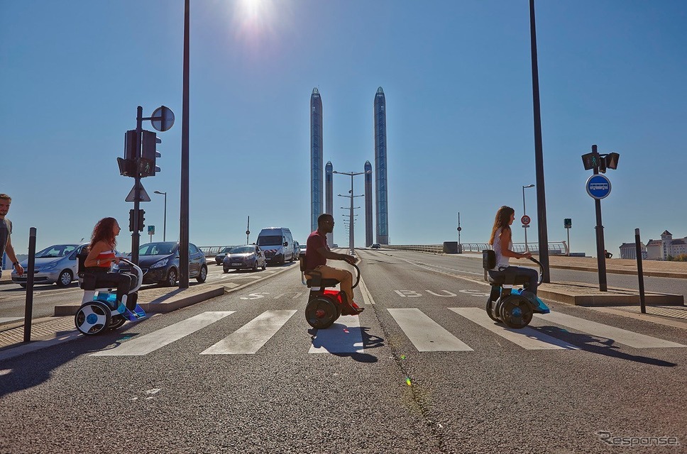 ルノーグループが出資したニノ・ロボティクスの歩行障害者向け電動モビリティ《photo by Renault》