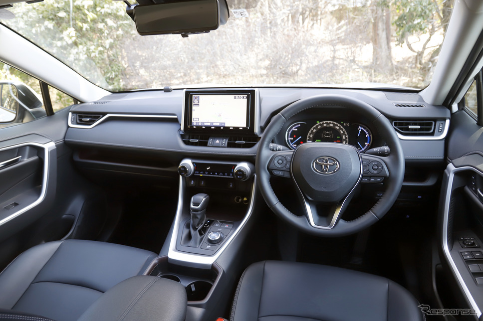 トヨタ RAV4ハイブリッドG《撮影 小林岳夫》