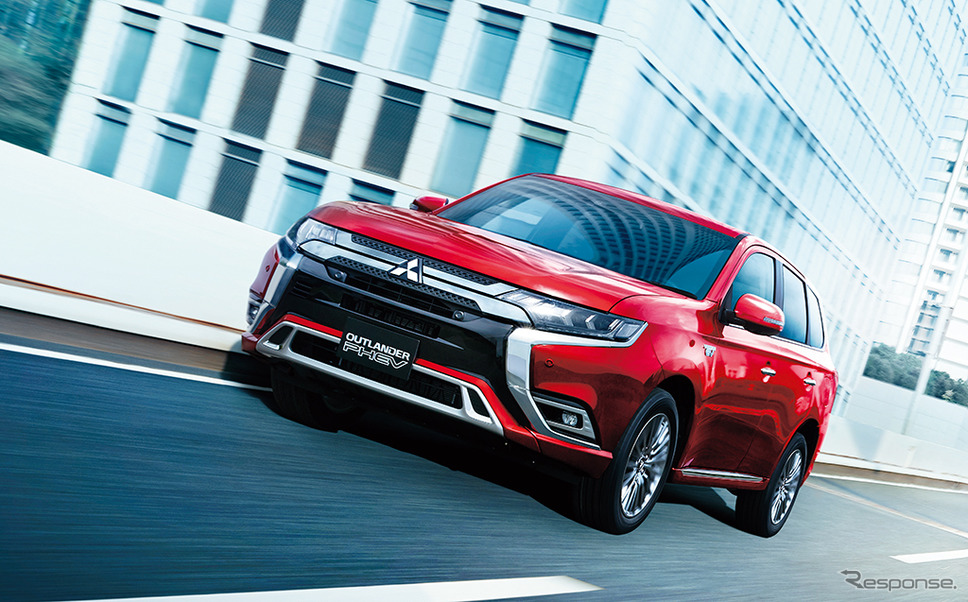 三菱 アウトランダーPHEV《画像:三菱自動車》