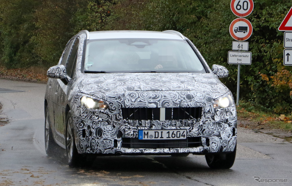 BMW 2シリーズアクティブツアラー 次期型プロトタイプ(スクープ写真)《APOLLO NEWS SERVICE》