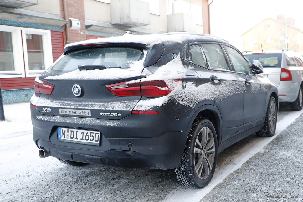 BMW iX2 スクープ写真《APOLLO NEWS SERVICE》