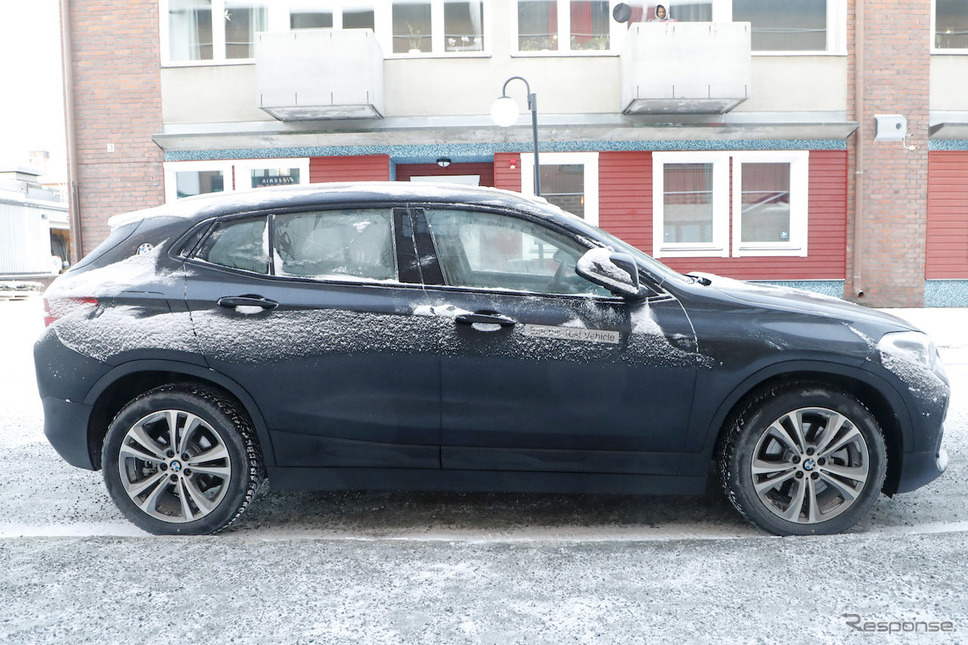 BMW iX2 スクープ写真《APOLLO NEWS SERVICE》