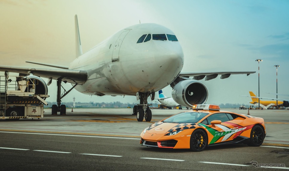 ランボルギーニ・ウラカンのイタリア空港の航空機誘導車《photo by Lamborghini》