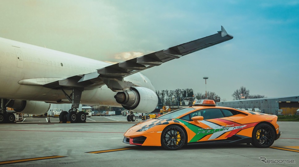 ランボルギーニ・ウラカンのイタリア空港の航空機誘導車《photo by Lamborghini》