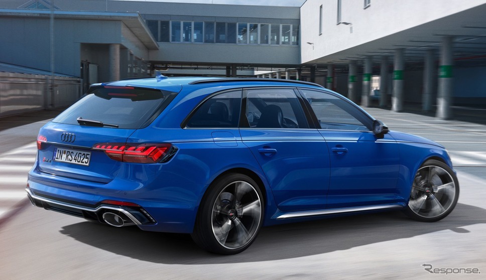 アウディ RS4 アバント のアニバーサリーパッケージ 25 イヤーズオブ RS《photo by Audi》