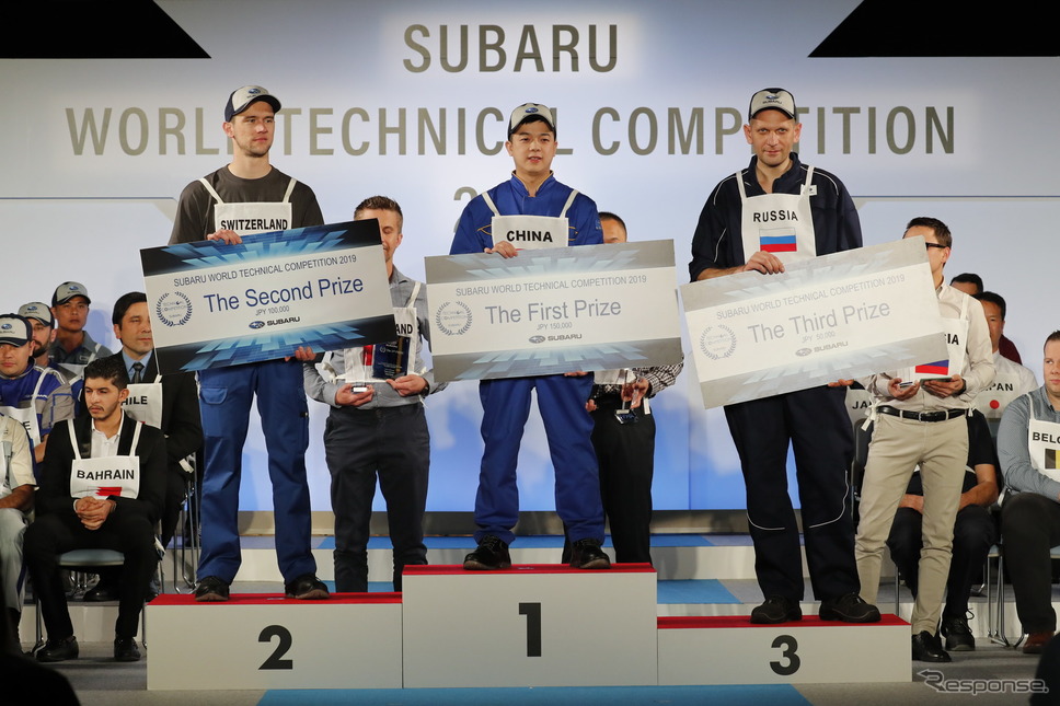 1位は中国のシャン・ドンゴン選手、2位はスイスのレト・シューマン選手、3位はロシアのバシリィ・ノヴィコフ選手《撮影 マリオ高野》