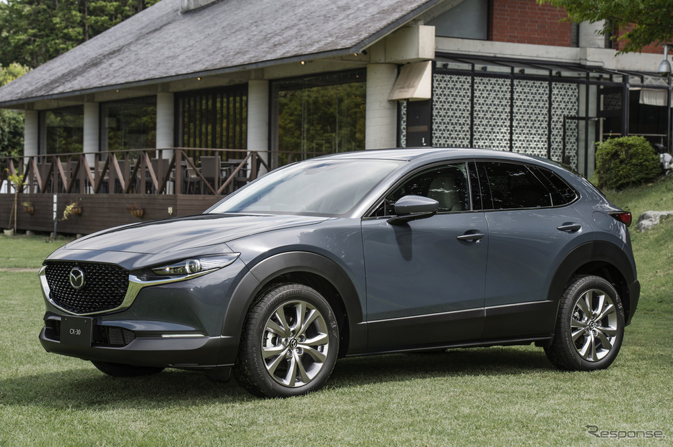 マツダCX-30（オートカラーアウォード2019グランプリ）《写真 日本流行色協会》
