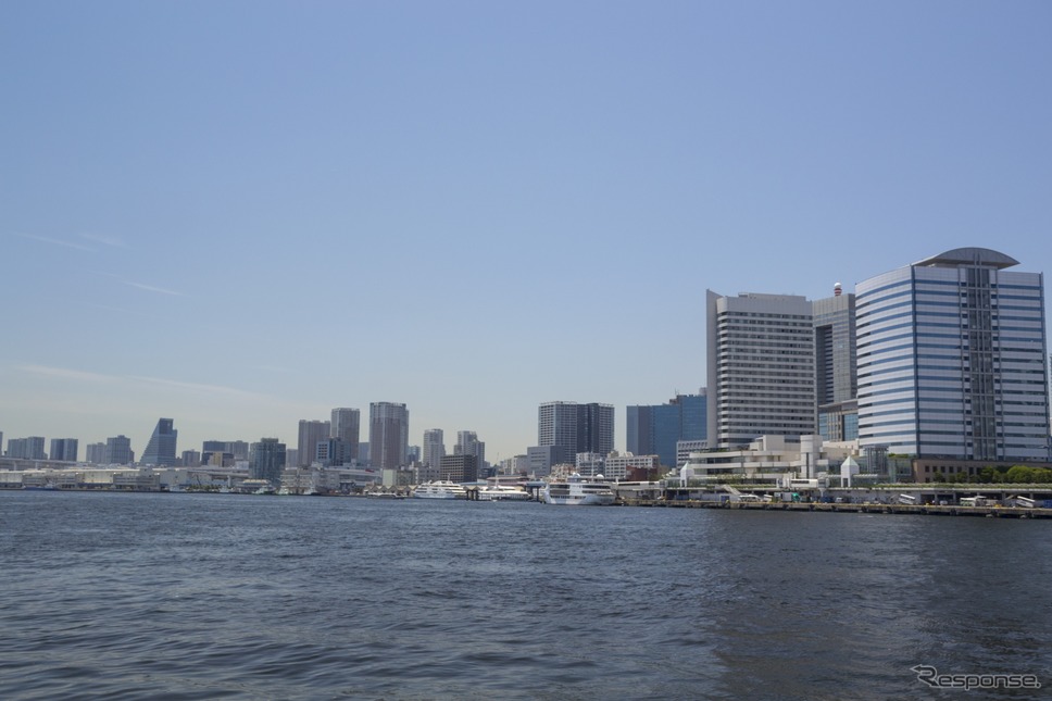 日の出埠頭(中央)《写真AC》
