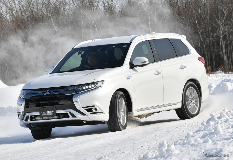 三菱 アウトランダーPHEV《写真 三菱自動車》