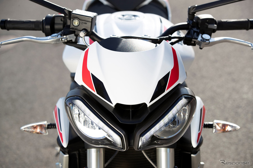 ツインLEDヘッドライト《画像：トライアンフモーターサイクルズジャパン》