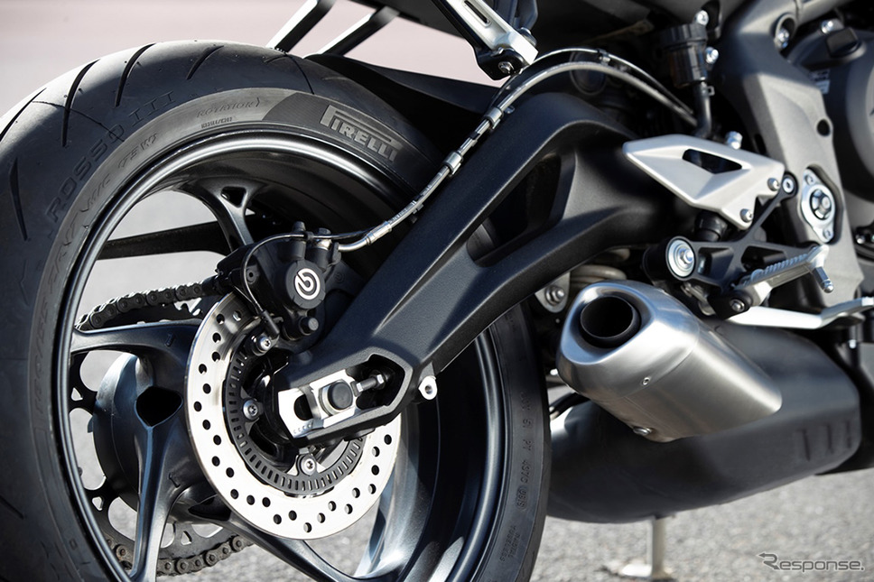 Brembo製シングルリアブレーキ（ABS付）《画像：トライアンフモーターサイクルズジャパン》