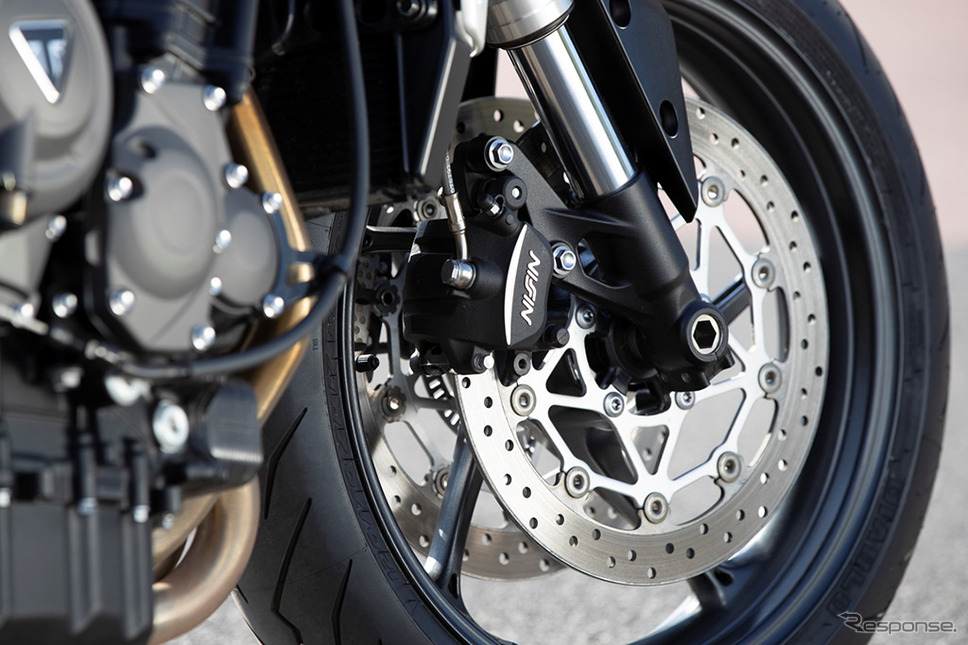 Nissin製スライディングキャリパーを備えたフロントダブルディスク《画像：トライアンフモーターサイクルズジャパン》